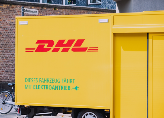 dhl-investiert-in-emissionsfreie-lkw-flotte