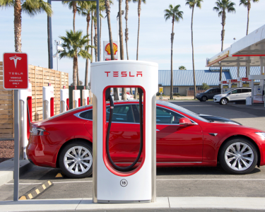 e-auto-nachfrage-steigt,-doch-tesla-bleibt-zurück