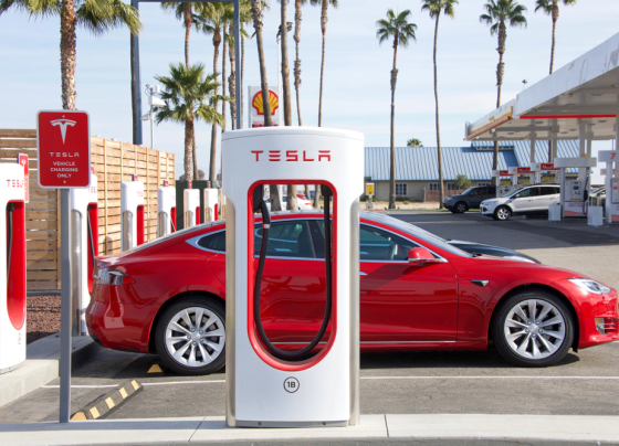 e-auto-nachfrage-steigt,-doch-tesla-bleibt-zurück