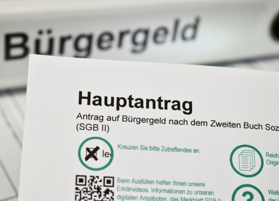 bürgergeld-trotz-job:-hunderttausende-auf-hilfe-angewiesen