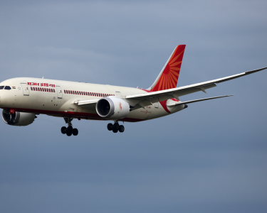 tragödie-in-indien:-boeing-787-stürzt-kurz-nach-start-ab