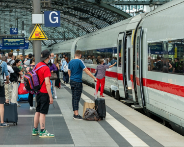 bahn-senkt-verluste-deutlich,-kämpft-weiter-mit-problemen