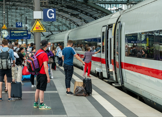 bahn-senkt-verluste-deutlich,-kämpft-weiter-mit-problemen