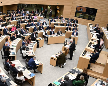 hakenkreuz-eklat-erschüttert-den-landtag-in-stuttgart