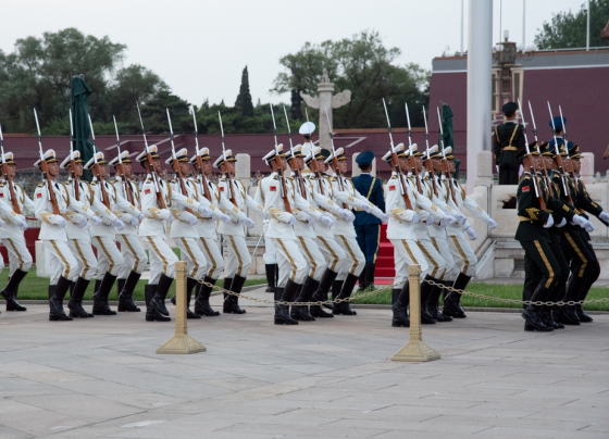 peking-inszeniert-macht-mit-neuer-rüstung