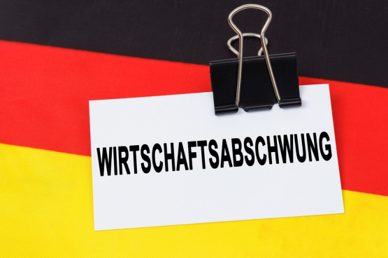 industrie-im-sturzflug-–-produktion-fällt-auf-tiefstand