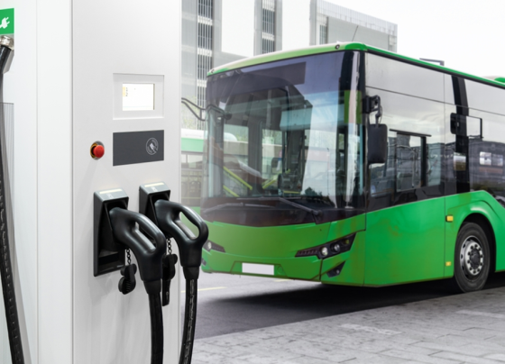 daimler-truck-investiert-in-eigene-ladepunkte-für-e-busse