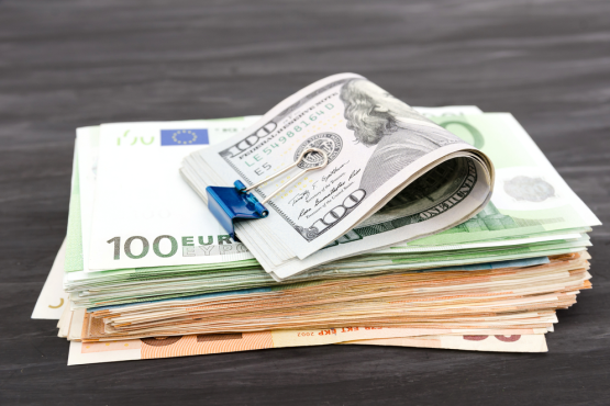 dollar-schwäche-lenkt-kapital-nach-europa