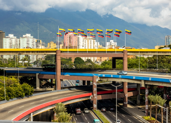 sinkende-ölpreise,-feste-aktien:-venezuela-rückt-ins-zentrum