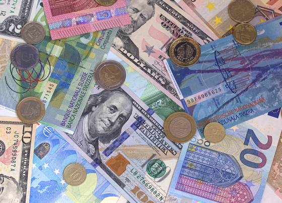 us-dollar-fällt-auf-rekordtief-zum-franken-und-euro