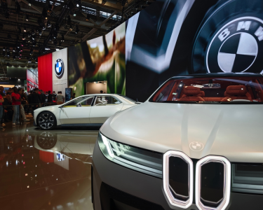 VW verteidigt die Spitze, Tesla kommt mit Wucht zurück