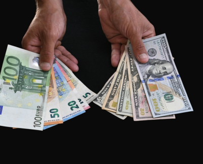 dollar-gerät-nach-waffenruhe-spürbar-unter-druck