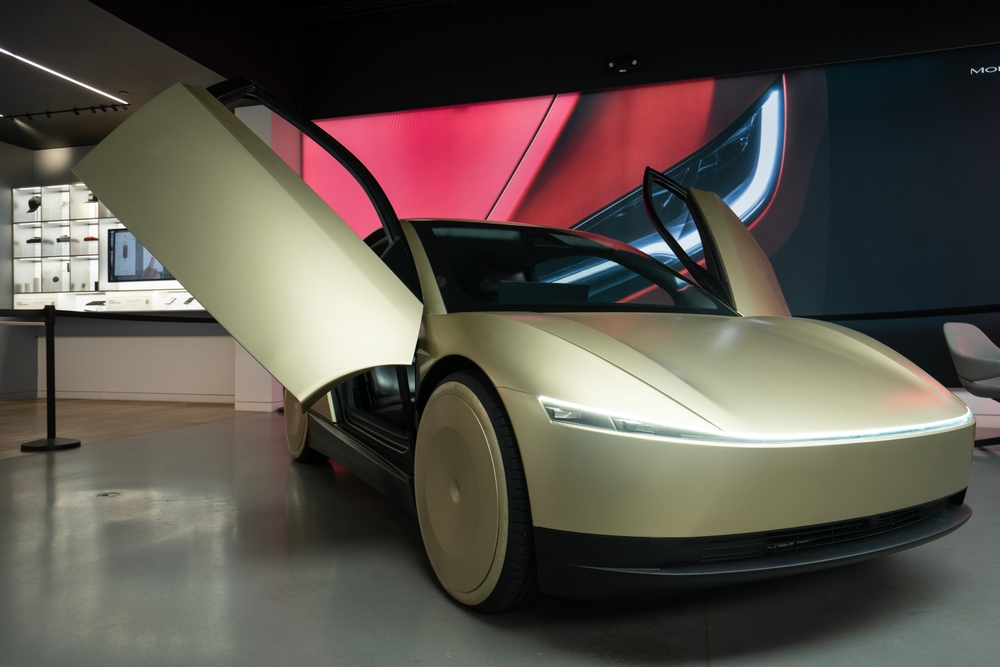 Tesla startet das Cybercab und setzt alles auf Robotaxis