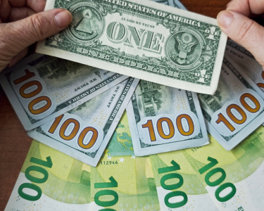 dollar-schock-trifft-euro,-gold-und-öl
